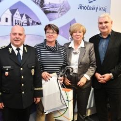 Policejní ředitel Luděk Procházka, výherkyně Pavlína Tancerová Fůrstová, hejtmanka Ivana Stráská a radní Antonín Krák. 