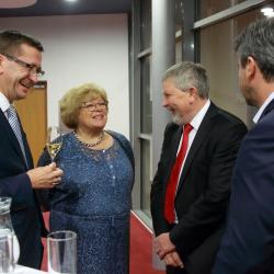 Zemský radní Horního Rakouska Markus Achleitner, starosta Třeboně Jan Váňa a 1. náměstek hejtmanky Josef Knot při koncertu k 30. výročí pádu železné opony v Třeboni.