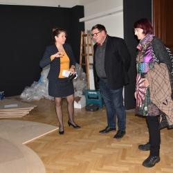 Náměstek hejtmanky Pavel Hroch při prohlídce připravované stálé expozice.
