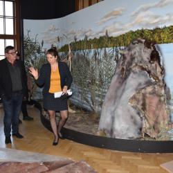 Náměstek hejtmanky Pavel Hroch při prohlídce připravované stálé expozice.