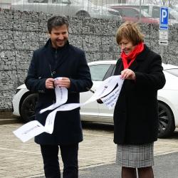 První náměstek hejtmanky Josef Knot při slavnostním otevření nového parkoviště před píseckou nemocnicí.
