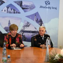 Hejtmanka Stráská využila adventního času k poděkování lidem, kteří dělají víc, než musejí.