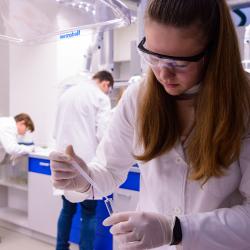29. ledna se v nově vybudovaných laboratořích Střední školy obchodní, České Budějovice uskutečnilo regionální finále celostátní soutěže „Hledáme nejlepšího Mladého chemika ČR ve školním roce 2019-2020“.