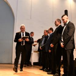 Antonín Krák při předávání plaket, zcela vpravo starosta Lenory Antonín Chrapan.