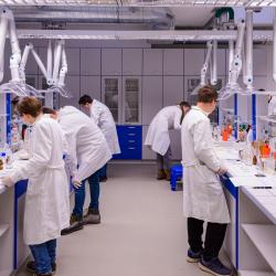 Střední škola obchodní v Českých Budějovicích otevřela nové učebny a laboratoře.
