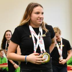 Na kraji to cinkalo medailemi. Hejtmanka Stráská a náměstek Hroch gratulovali mladým olympionikům.