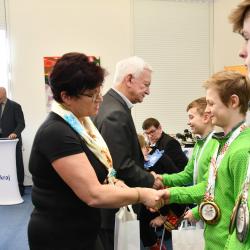 Na kraji to cinkalo medailemi. Hejtmanka Stráská a náměstek Hroch gratulovali mladým olympionikům.