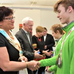 Na kraji to cinkalo medailemi. Hejtmanka Stráská a náměstek Hroch gratulovali mladým olympionikům.