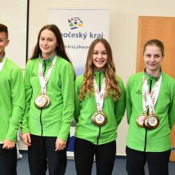 Na kraji to cinkalo medailemi. Hejtmanka Stráská a náměstek Hroch gratulovali mladým olympionikům.