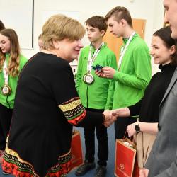 Na kraji to cinkalo medailemi. Hejtmanka Stráská a náměstek Hroch gratulovali mladým olympionikům.