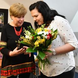 Hejtmanka Stráská přivítala první jihočeské miminko roku 2020.