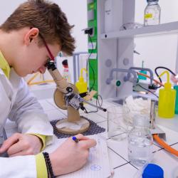Střední škola obchodní v Českých Budějovicích otevřela nové učebny a laboratoře.