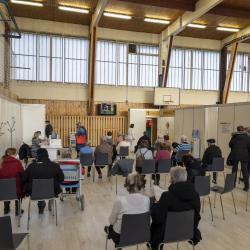 Žáci a studenti Gymnázia Strakonice jsou i navzdory svým studijním povinnostem velice aktivní v dobrovolnické činnosti. Ve spolupráci s vedením nemocnice ve Strakonicích pomáhají v očkovacím centru.