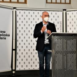 Hejtman Martin Kuba během zahájení výstavy Malevič-Rodčenko-Kandinskij a ruská avantgarda.
