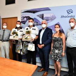Zleva: vedoucí Oddělení silniční dopravy KÚ JčK Pavel Šmucr, prap. Vít Dvořák, vrchní komisař územního odboru ČB mjr. Lukáš Malý, náměstek Antonín Krák, vedoucí ODSH Andrea Tetourová, jihočeský koordinátor BESIP Václav Kovář.