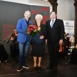 Ocenění za rozvoj lidových tradic, především vyšívání lidových krojů, za dlouholetou prezentaci jihočeských Blat, získala paní Jiřina Zikmundová.