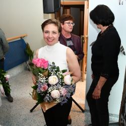 Umění kvete v každém věku. Přesvědčit se o tom mohou všichni, kdo přijmou pozvání do hlavní budovy Jihočeského kraje. Ve druhém a třetím patře zde mají možnost obdivovat výtvarná díla žáků ZUŠ B. Jeremiáše v Českých Budějovicích a studentů Akademie III. věku. 