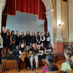 Benefiční koncert pro Hafíka na Gymnáziu Prachatice.