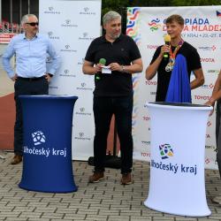 Přípravy vrcholí! Oheň Olympiády dětí a mládeže zažehne Eva Adamczyková speciální pochodní.