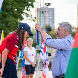 Olympiádu dětí a mládeže letos hostí Jihočeský kraj. Podívejte se na pondělní medailový ceremoniál prostřednictvím fotografií Václava Pancera.