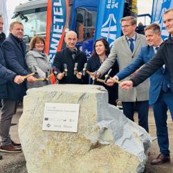 Ředitelství silnic a dálnic (ŘSD) začalo 28. listopadu stavět na tahu I/20 v Českých Budějovicích severní spojku. Práce na 2,5 kilometru dlouhé stavbě vyjdou téměř na dvě miliardy Kč bez DPH, potrvají tři roky. 