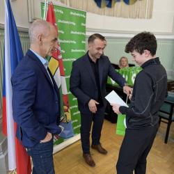 Hejtman Kuba a náměstek Štojdl ocenili medailisty z her XI. zimní olympiády dětí a mládeže ČR.