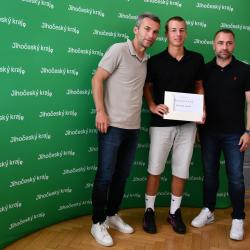 Náměstek Štojdl pogratuloval fotbalovým nadějím z Akademie Dynama, které zazářily doma i v zahraničí.