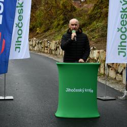 Jihočeský kraj slavnostně otevřel další etapu Vltavské cyklostezky, tentokrát v Českém Krumlově.