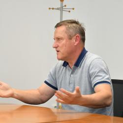 Klíčový požadavek, tedy zastoupení Jihočeského kraje ve správní radě akademie, byl splněn a kraj nyní oznamuje, že jeho zástupcem bude Jiří Kotrba, výrazná osobnost jihočeského fotbalu a bývalý trenér Dynama.