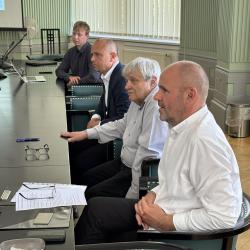 Celkem 1 153 studentů ze 44 středních škol Jihočeského kraje se letos zapojilo do celostátní soutěže HAXAGON Skirmish Czech Republic 2026 zaměřené na informatiku a kybernetickou bezpečnost. Pět jihočeských studentů postoupilo mezi 42 finalistů z celé republiky, což se vedle Prahy a Středočeského kraje podařilo jen Jihočeskému kraji.