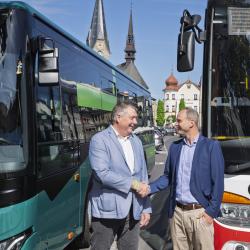Jihočeši budou moci od letošního léta vyrazit veřejnou dopravou bez přestupů do bavorského Philippsreutu i rakouského Bad Leonfeldenu. 