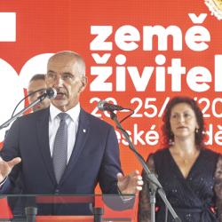 živitelka zahájení