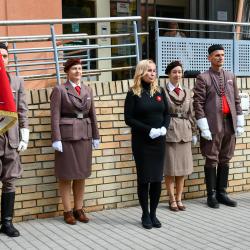 Před budovou Krajského úřadu Jihočeského kraje dnes zavlála sokolská vlajka. Jihočeský kraj si tak i letos připomněl Památný den sokolstva, který připadá na 8. října a připomíná oběti nacistických represí z řad členů Sokola.