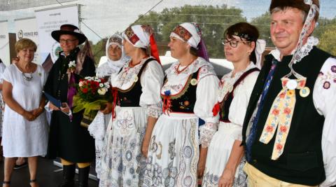 Cenu hejtmanky Jihočeského kraje za zachování a rozvoj lidových tradic Jihočeského kraje na rok 2019 získala Krojová družina z Jarošova nad Nežárkou z. s. za udržování zvykoslovných tradic blatské lidové kultury.