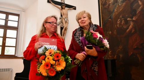 Autorka publikace Blanka Rozkošná a hejtmanka Jihočeského kraje Ivana Stráská.