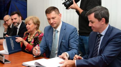 České dráhy uzavřely tři desetileté smlouvy s Jihočeským krajem, do nových vozidel investují přes 1,8 mld. korun 