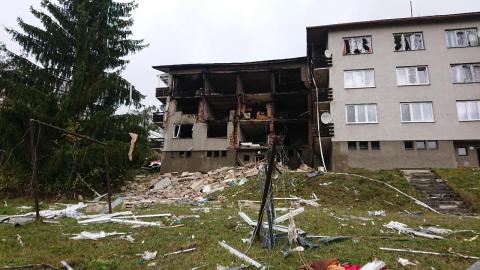 Jihočeský kraj pomáhá Lenoře řešit co nejrychleji následky výbuchu plynu, ke kterému došlo ve čtvrtek 3. října v bytovém č.p. 31. Právě dnes Rada kraje schválila příkazní smlouvu k zajištění provedení demolice krajem a výsledek výběrového řízení na provedení demolice. 