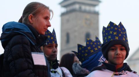 Neobyčejní dobrovolníci & 20 let Tříkrálové sbírky  - jedna z fotografií, které budou na výstavě k vidění (zdroj: Diecézní charita Č. Budějovice /archiv).