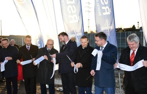 Radní Jiří Švec u slavnostního přestřižení pásky k novému úseku dálnice D3.