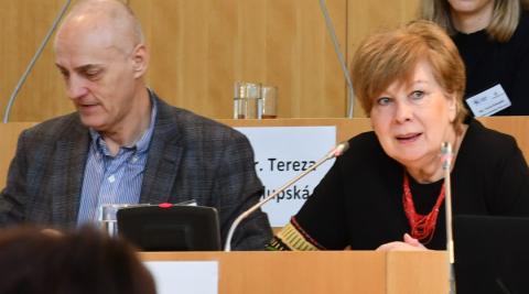 Vedoucí krajského odboru zdravotnictví Petr Studenovský a hejtmanka Ivana Stráská na konferenci Paliativní a hospicová péče v jižních Čechách.
