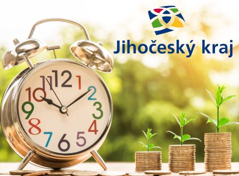 Jihočeský kraj vypisuje první ze tří vln dotačních programů pro rok 2021. Celková alokace činí 174 400 000 Kč. Peníze například zlepší kvalitu života osob se zdravotním postižením a seniorů, zajistí celoroční provoz lékařské pohotovostní služby na území kraje, podpoří vědu i sport a pomohou dobrovolným hasičům nebo včelařům. Zájemci si už teď mohou programy prostudovat, popřípadě se zaměstnanci KÚ Jihočeského kraje přípravu žádosti konzultovat.