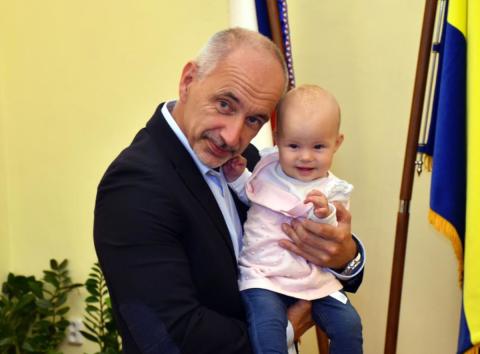 Hejtman Kuba se na písecké radnici setkal s prvním letošním občánkem kraje.