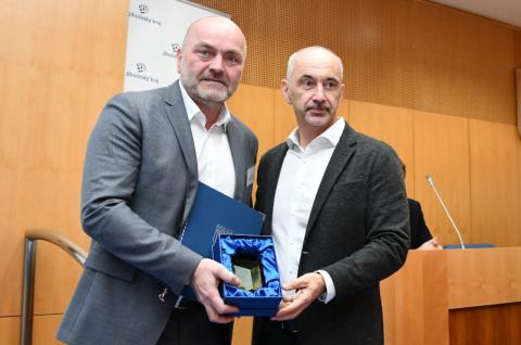 V kategorii „Velké organizace s více než 250 zaměstnanci, jejichž hlavní náplň činnosti je podnikání“ zvítězila firma Robert Bosch, spol. s r. o.