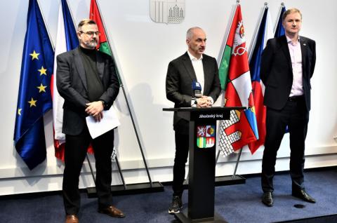 ungující psychiatrická péče pro děti? Spolupráce mezi krajem, českobudějovickou nemocnicí a Opařany.