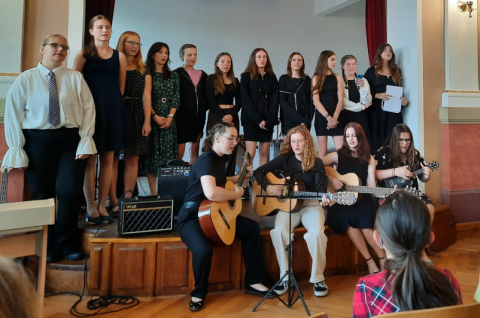 Benefiční koncert pro Hafíka na Gymnáziu Prachatice.