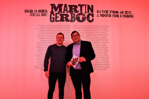 Alšova jihočeská galerie zahájila novou výstavní sezonu v Zámecké jízdárně v Hluboké nad Vltavou projektem „Oko, za oko, zub za zub!“ slovenského umělce Martina Gerboce.