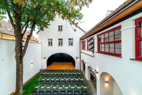 Třeboň 105, Dvůr (autor: Ministerstvo pro místní rozvoj).