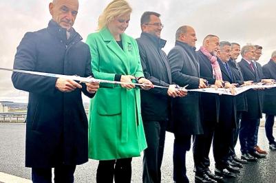 Martin Kuba při slavnostním přestřižení pásky nového úseku D4. (Foto: facebook Martin Kuba) 